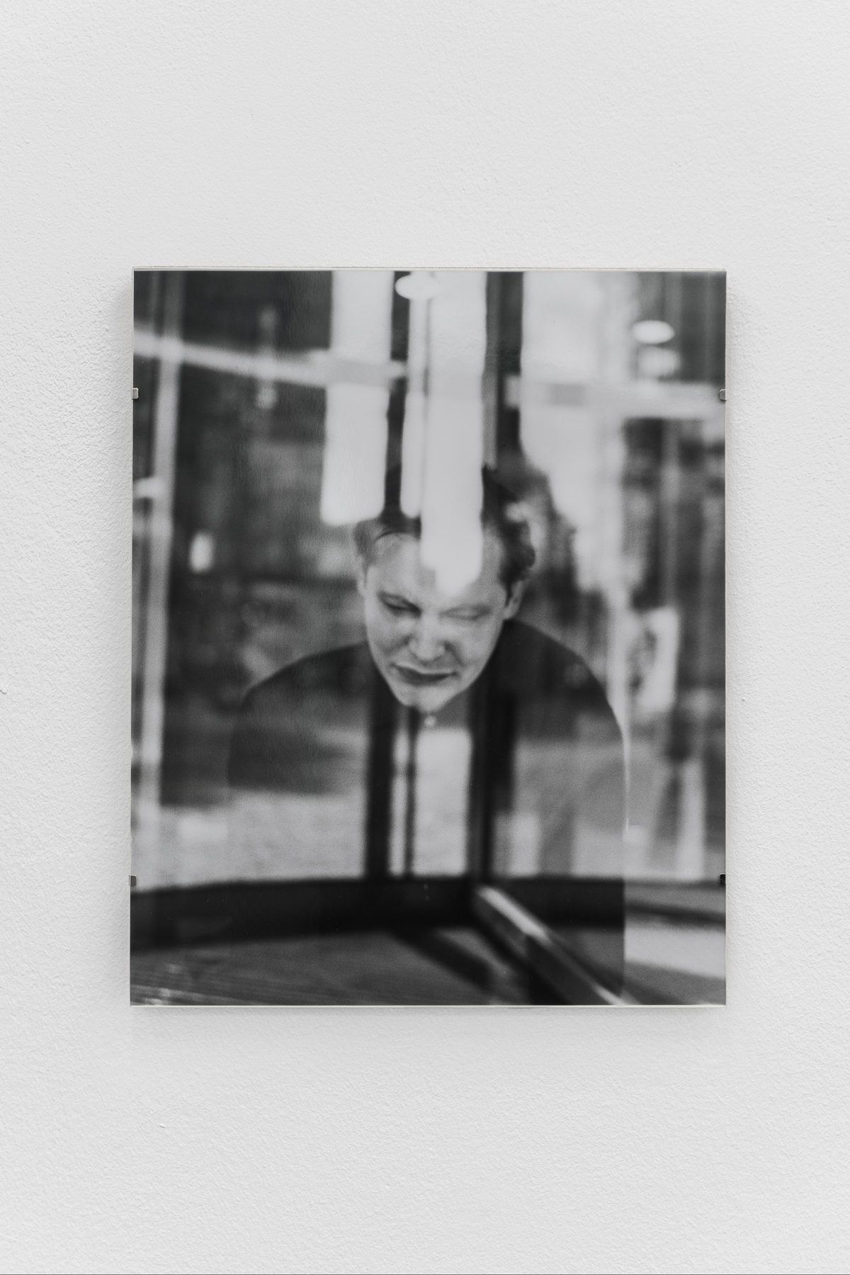 Sarah Rosengarten, No no, they have been amplified., 2021 analog c-print, clip frame, museum glass 35,3 × 28,4 cm