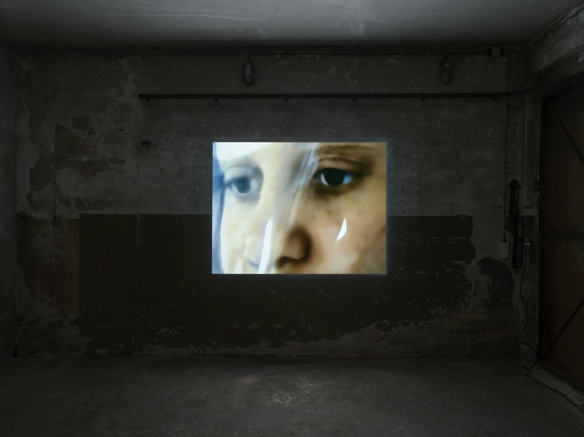 Matthias Groebel, Trusted Faces, 1995 / 2022 video loop, 2:41 min(refurbished)