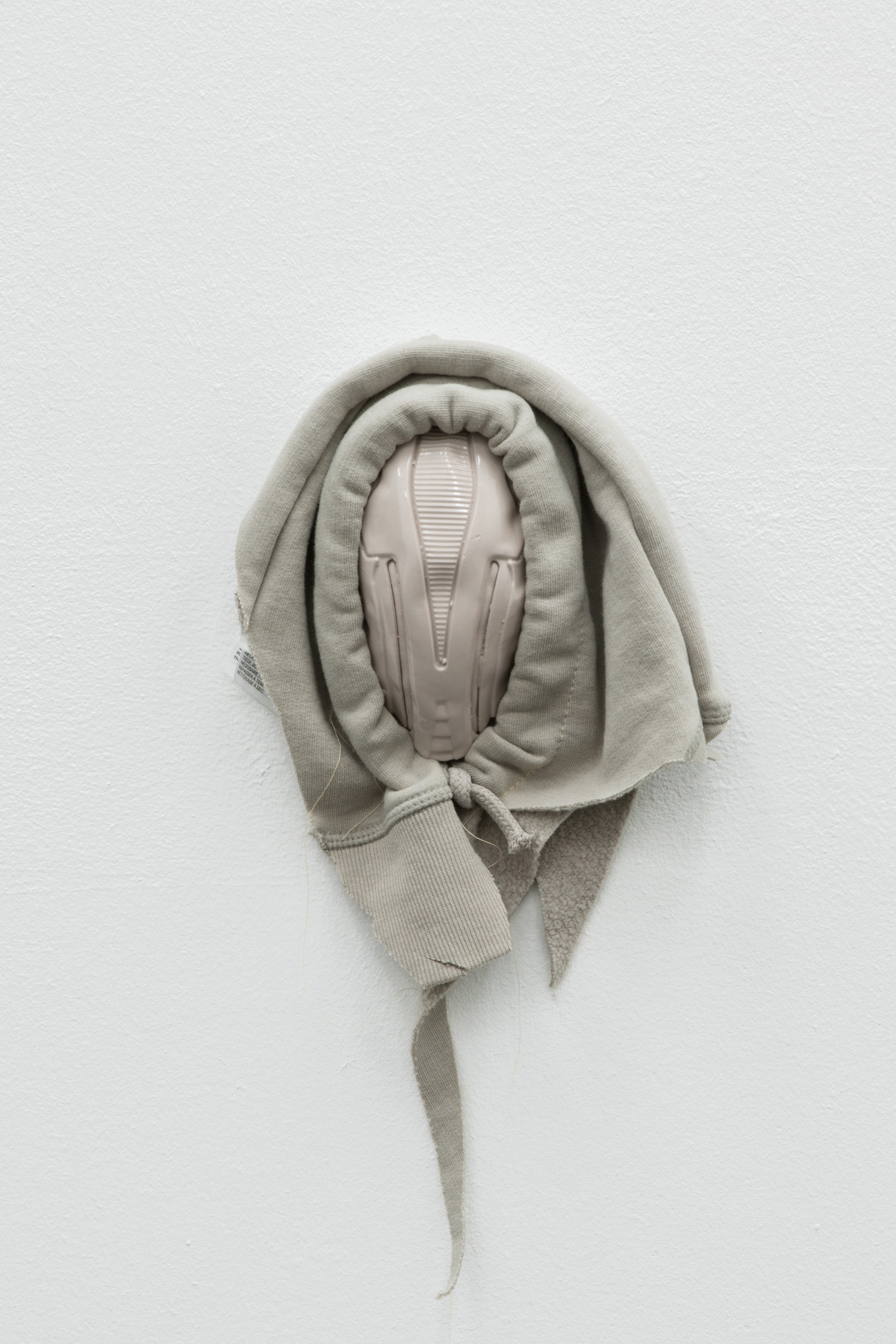 Daphne Ahlers, Schamkapsel, 2019plaster, spraypaint, mixed media34 x 20 cm